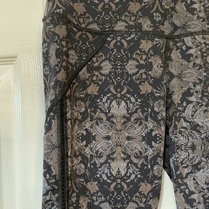 EUC Victoria’s Secret workout capri leggings